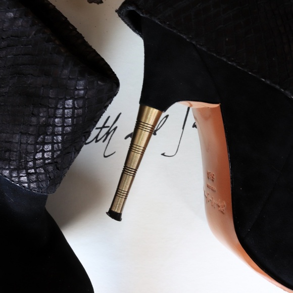 Size 6.5 Elizabeth & James Black Cuff Booties - Picture 3 of 8